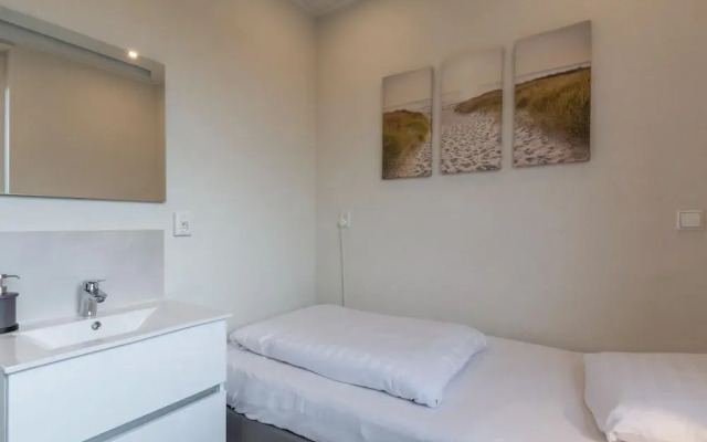 Klaproos, Holiday Home