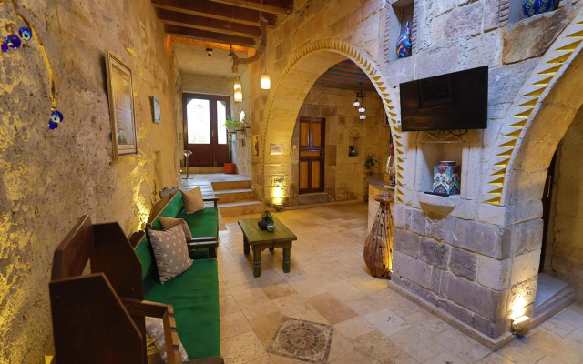 Bedrock Cave Hotel - Adults Only