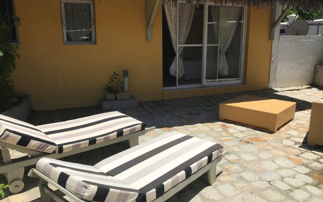 Wonderful Poolside Bungalow Perfect for 2 People