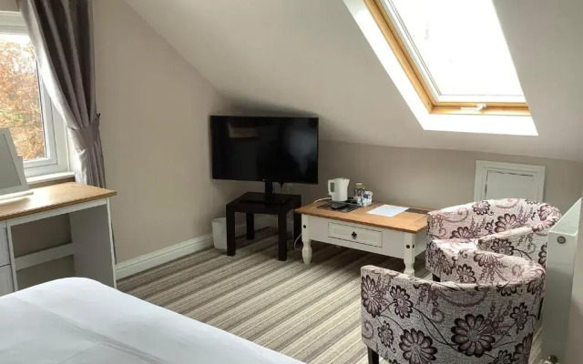 New Overlander Inn