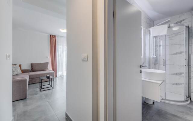 Apt With Terrace and sea View, in Heart of Split