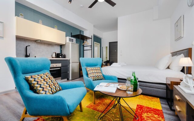 Sanders Home Suites - Charming Downtown Studio