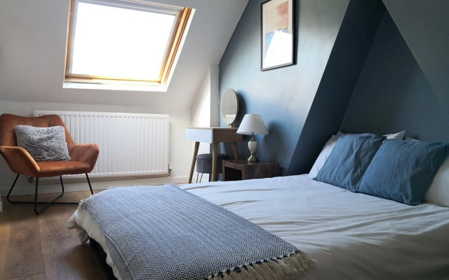 Modern 3 bedrooms house with 6 guests
