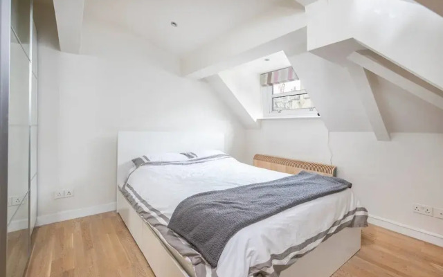 Stylish 2-bed Flat by Piccadilly Circus & Mayfair