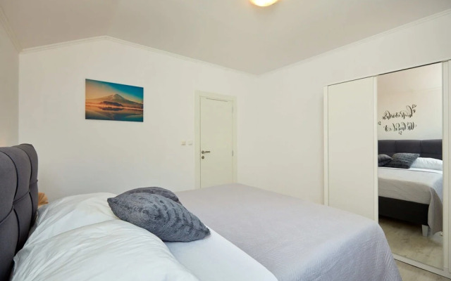 Summer Chill Apartment 3