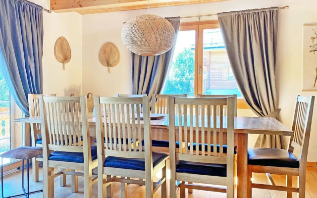 A Luxurious 12 Person Chalet With Superb View