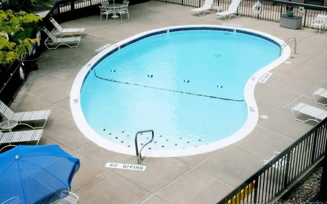 Hampton Inn Kansas City-Airport