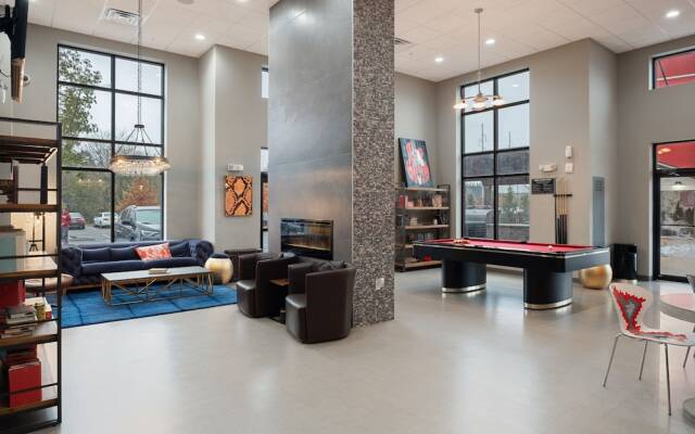 The Luxe Suites at University of Arkansas