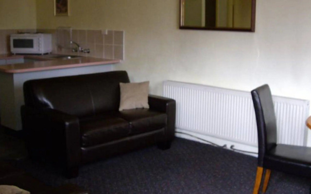 Estelle Kramer Motor Inn