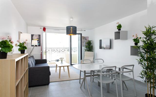 Accommodation with Parking near Paris