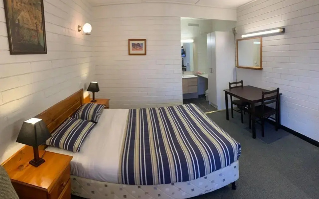 Finley Motel