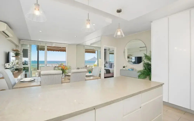 Dolphin Beach H106