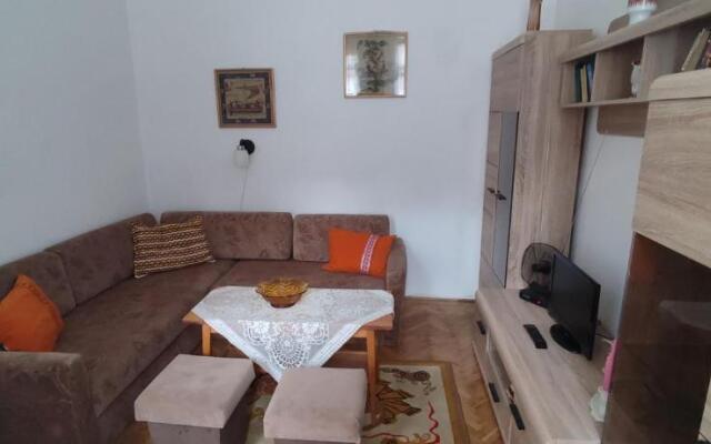 Júlia Apartman.
