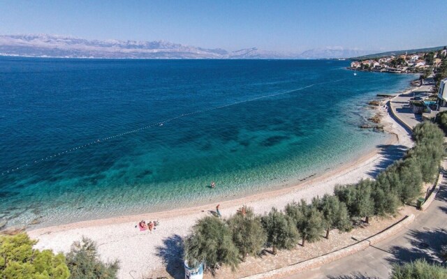 Beautiful Apartment in Sutivan With 2 Bedrooms and Wifi