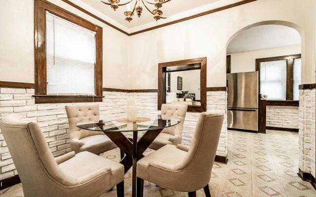 Glamorous Green Beauty in the Heart of University District 15min to Downtown