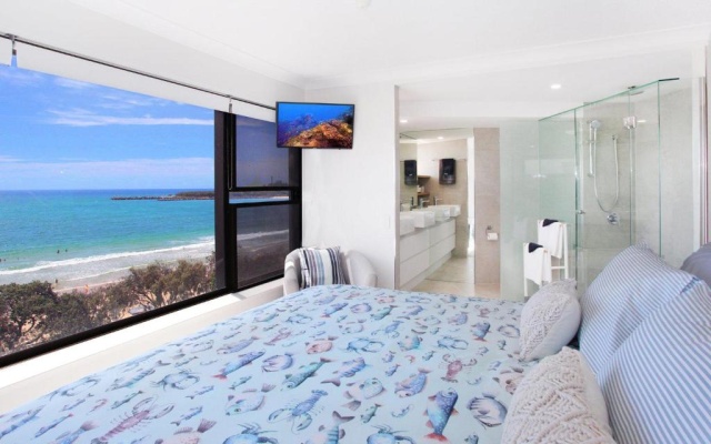 Parkyn Place 7 - Newly Refurbished Three Bedroom Oceanfront Apartment with FREE WIFI! – Guest Rooms – Mooloolaba