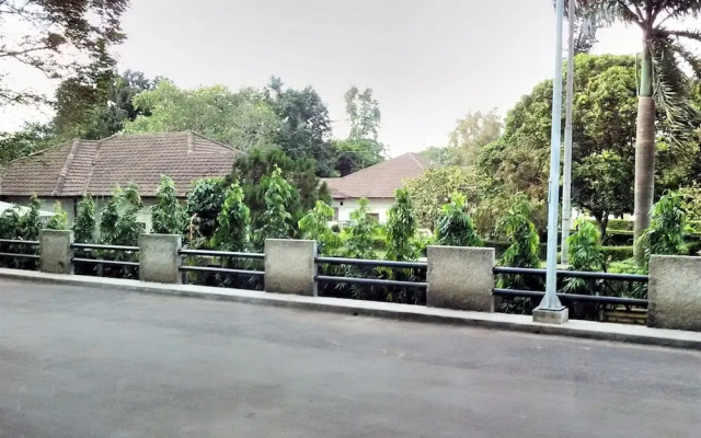 Homey Woodland Park Apartment Near Kalibata Plaza