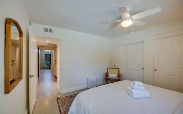 Bakersfield Oasis: Private Pool, Hot Tub & Patio!