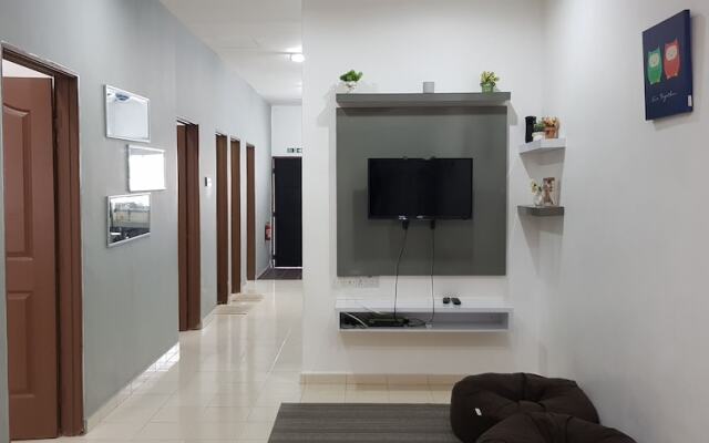 Fahaz Lumut Homestay