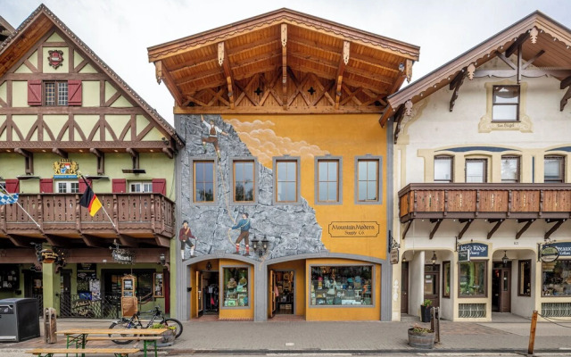 Bavarian Lodge Suites