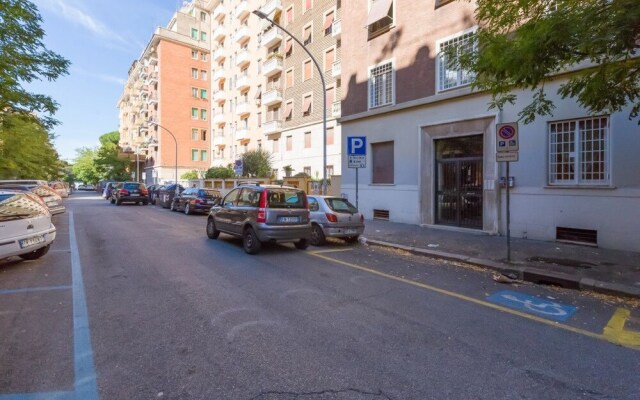 Nice and Bright 2 Beds Flat Near San Giovanni