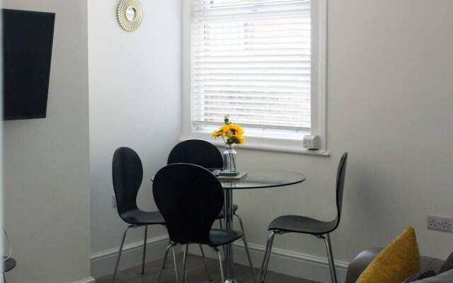 Lovely 4-bed House in Liverpool