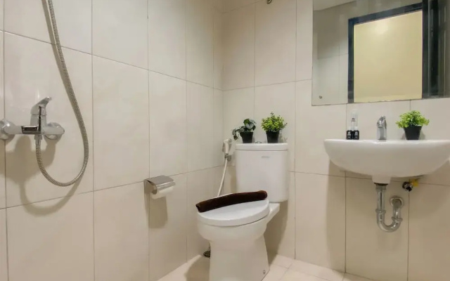 Comfy Studio At Nifarro Park Apartment