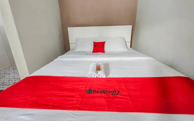 RedDoorz near Alun Alun Batu 2