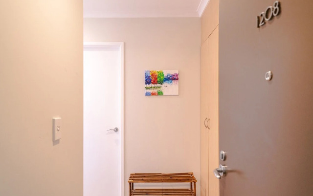 Warm & Cosy Two-Bedroom Apartment in CBD