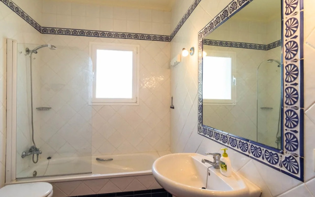 Villa With Sea Breeze Charm