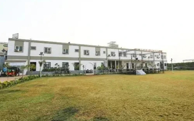 Hotel Chandra Garden by OYO Rooms