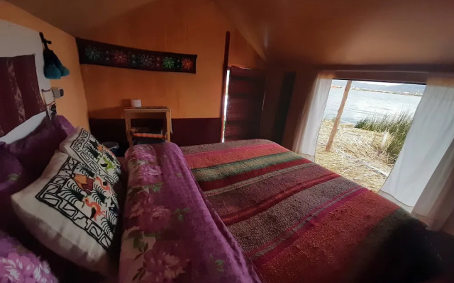 Uros Quechua Lodge