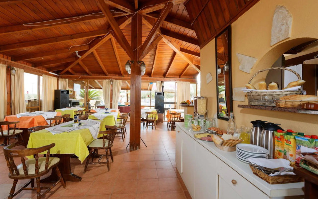 Danelis Studios and Apartments