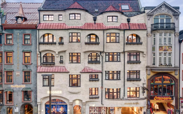 Stage 12 Hotel by Penz