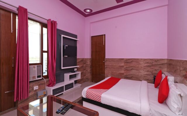 OYO 12065 Hotel Raj Palace