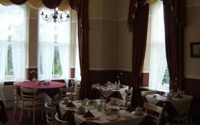 The Woodlands Hotel - Guest house