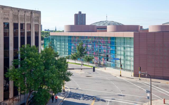 Holiday Inn Express Hotel & Suites Downtown Minneapolis, an IHG Hotel