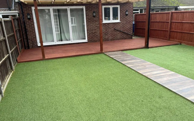 Lovely 6-bed House in Windsor