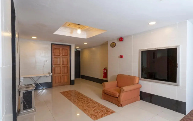 OYO 89619 De Choice Hotel