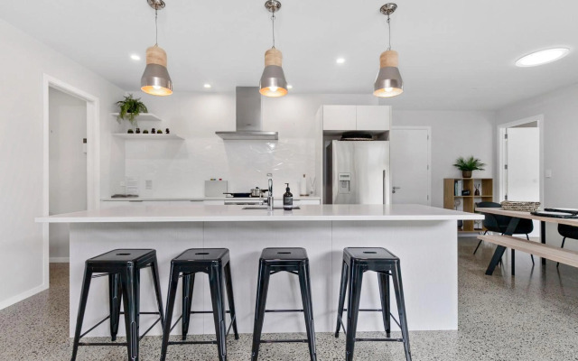 Stylish Villa Escape - Matakana Holiday Home