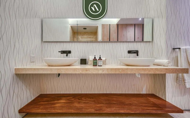 Luxury 1BR Condo - Rooftop Pool - Bay View