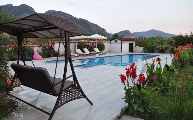 Beautiful 4-bed Villa Private Pools