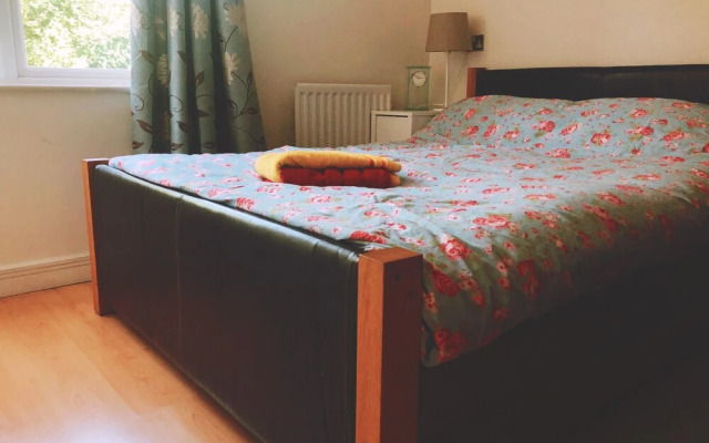 Modern 2 bedroom flat with stunning river views