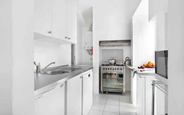 ALTIDO Stunning 4BR Apt w/terrace&seaview in Alfama