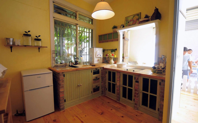 Antique's home