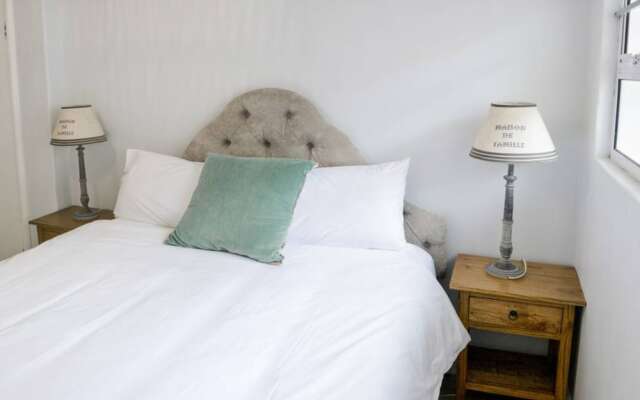 2 Bedroom Apartment Near Sea Point