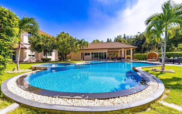 Luxury 6 Bed Mansion - CAS