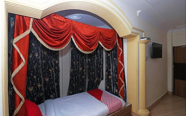 OYO 9452 Hotel Moonlight
