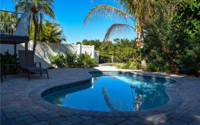 Lakeside Beach House by RedAwning