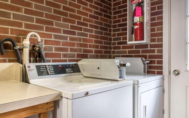 Quality Inn Breeze Manor